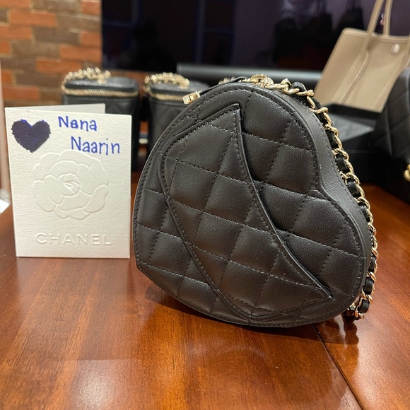 Rare!!!! Authentic guarantee Chanel runway mini Heart bag - Picture 3 of 5